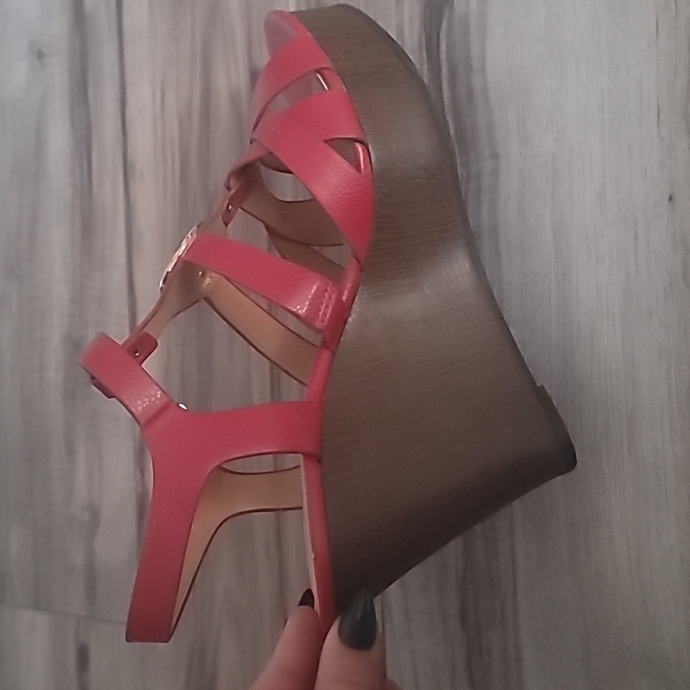 Red Wedges - Picture 4 of 4